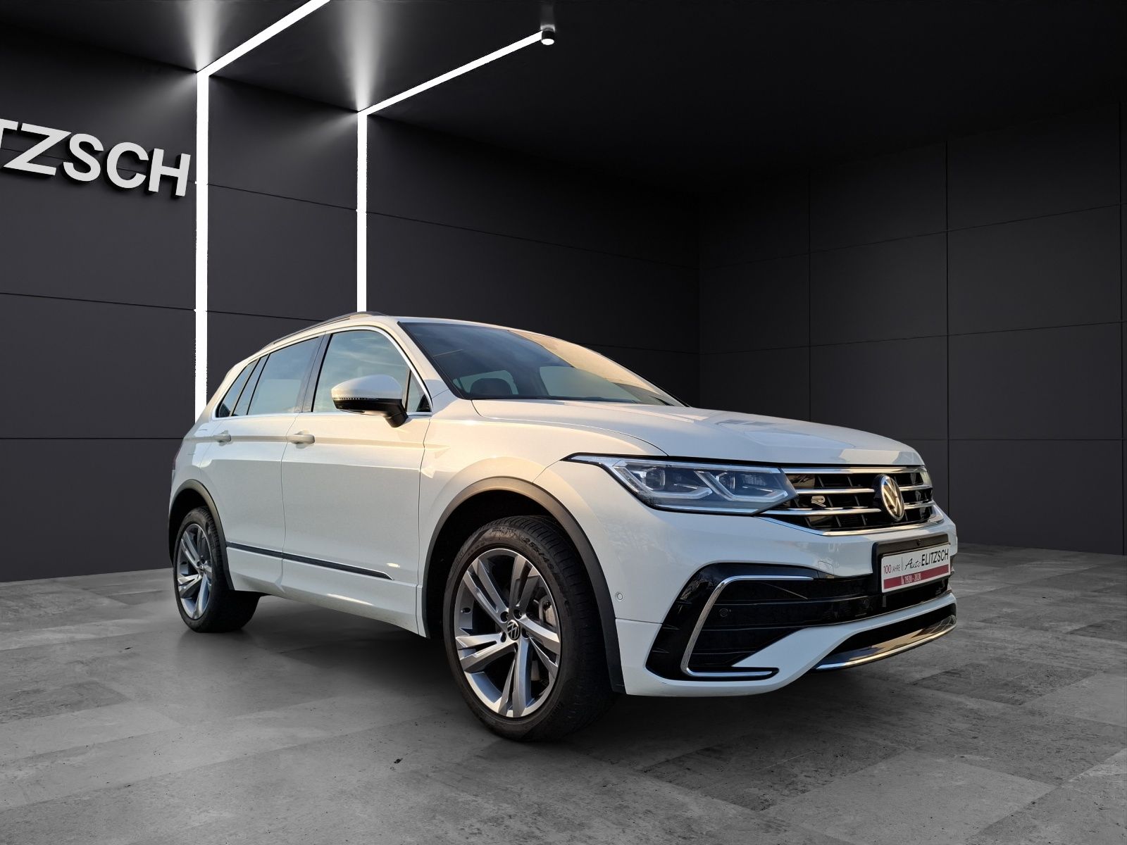 Fahrzeugabbildung Volkswagen Tiguan eHybrid R-Line DSG Matrix AHK Navi Pano A