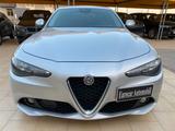 Alfa Romeo Giulia 2.2 Turbodiesel 150 CV Super - silberne Alfa Romeo Giulia