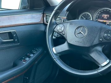 Mercedes E 200 - 12