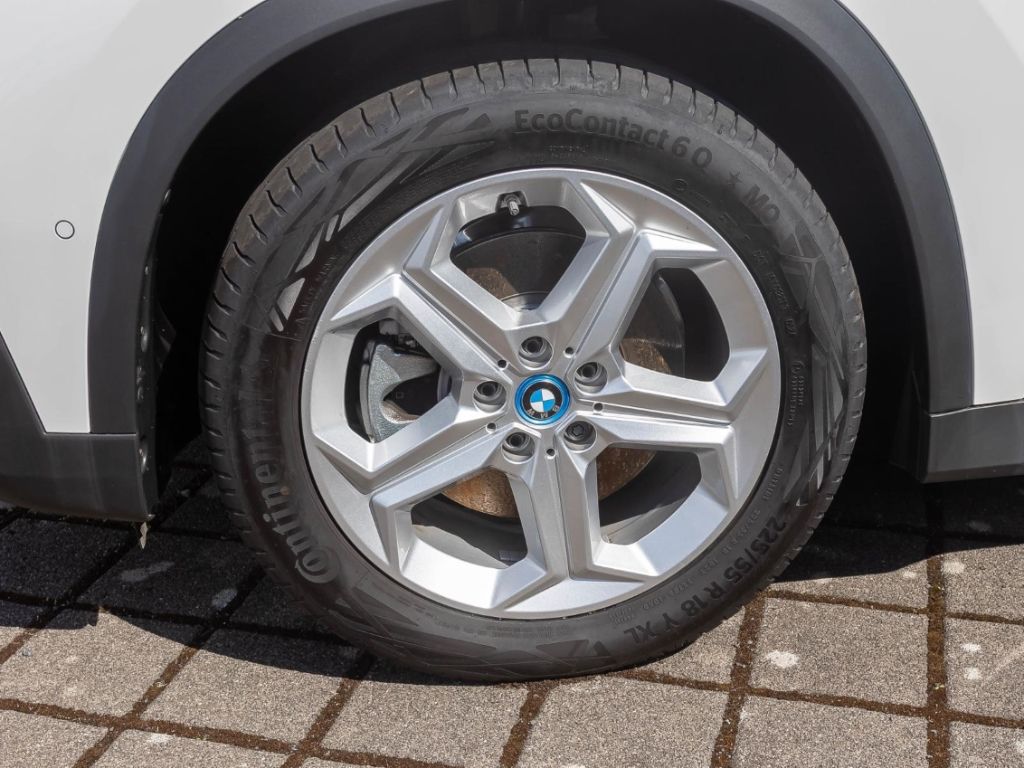 BMW iX1 xDrive30 Panorama Navi HUD RFK eSitze PDCv h foto 5