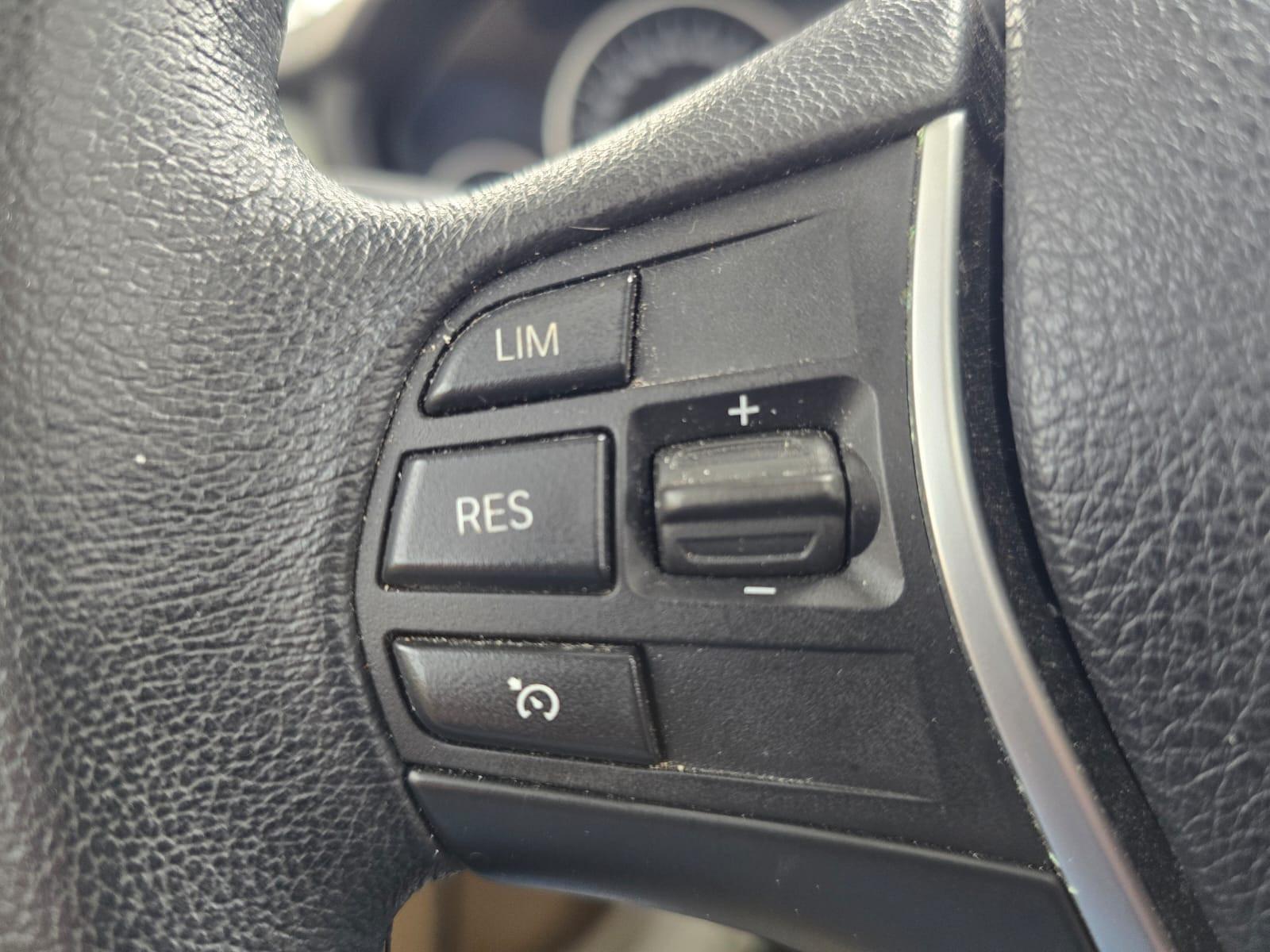 BMW 330 d xDrive F31 Luxury Line 258 ch - BVA - Cuir - HUD - Toit panoramique - GPS