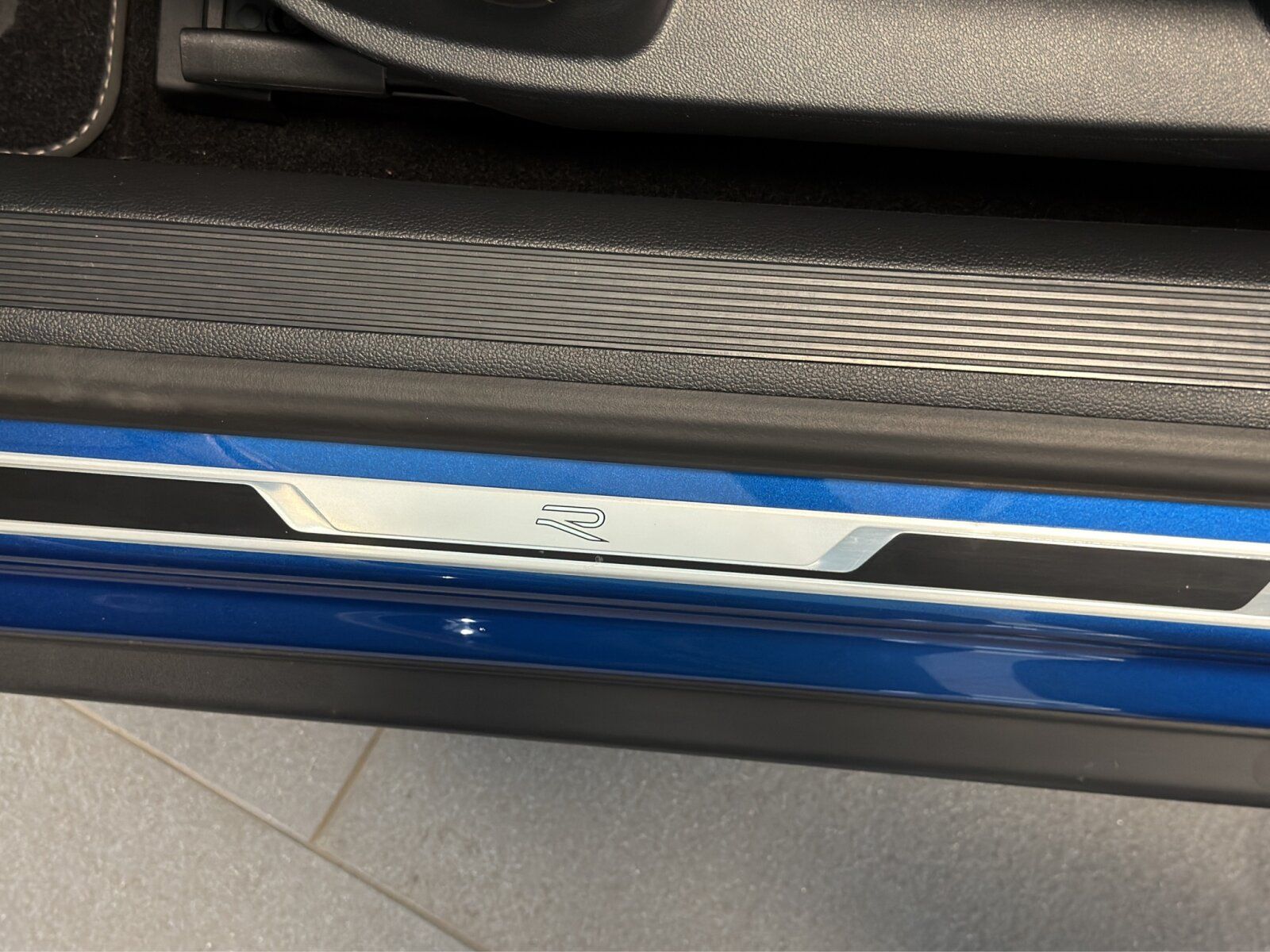 Fahrzeugabbildung Volkswagen T-Roc Cabriolet 1.5 TSI DSG R-Line ACC APP