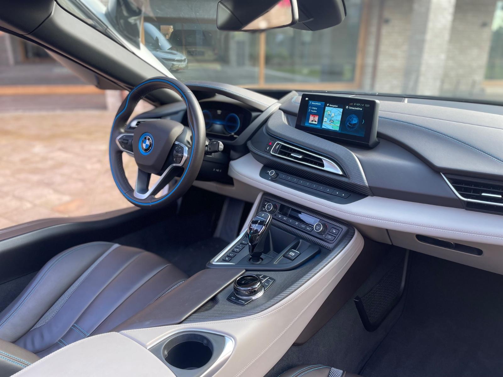 BMW i8 Roadster /Servi+Reifen neu 92,8% Batterie