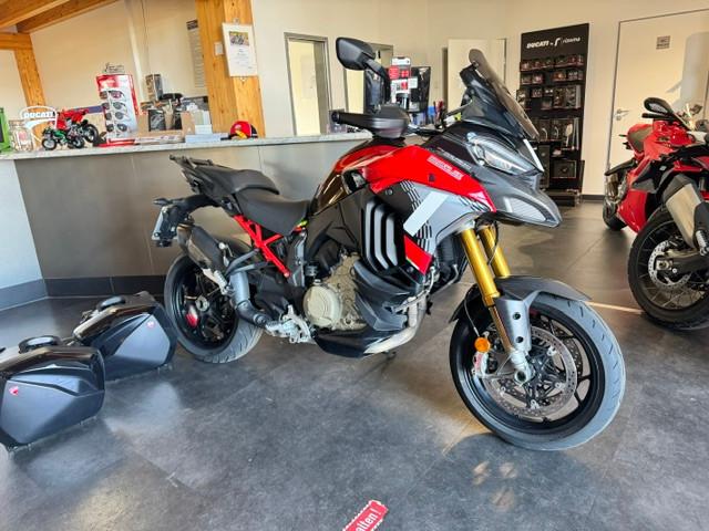 Ducati Multistrada V4 Pikes Peak mit Koffern