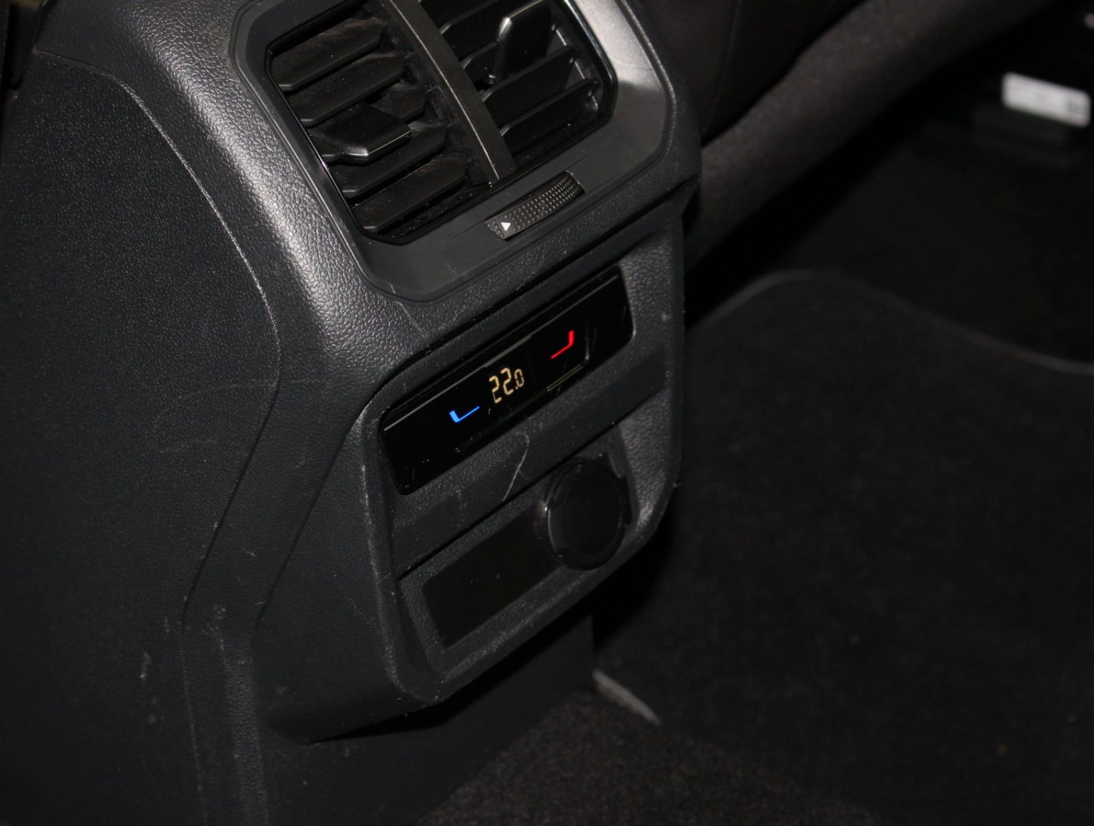Fahrzeugabbildung Volkswagen Tiguan R-Line 4Motion 2.0 TDI*HUD*Matrix*e.AHK