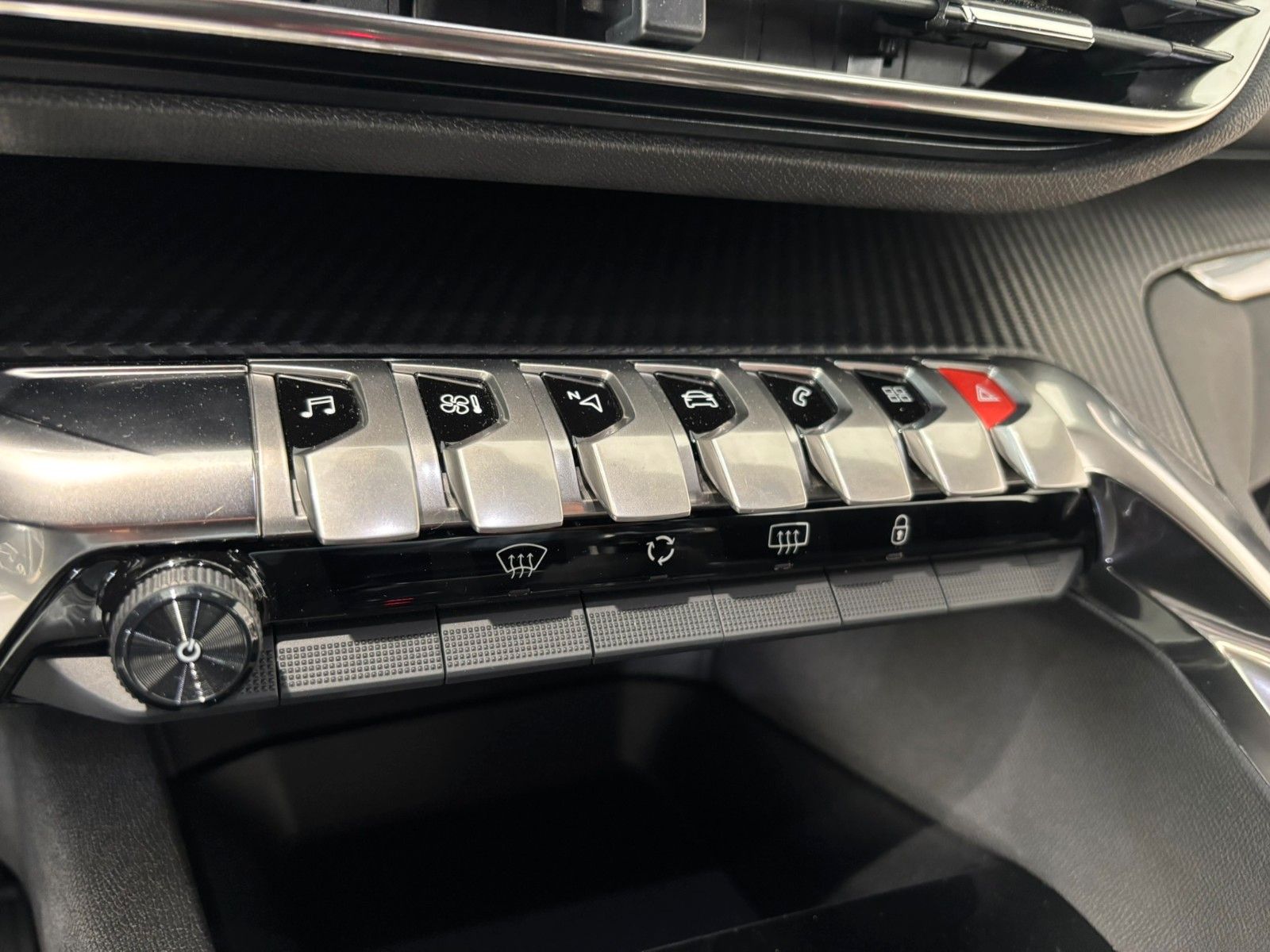 Fahrzeugabbildung Peugeot 3008 1.2T ACTIVE PACK NAVI/LED/SPORT/VIRT/PDC