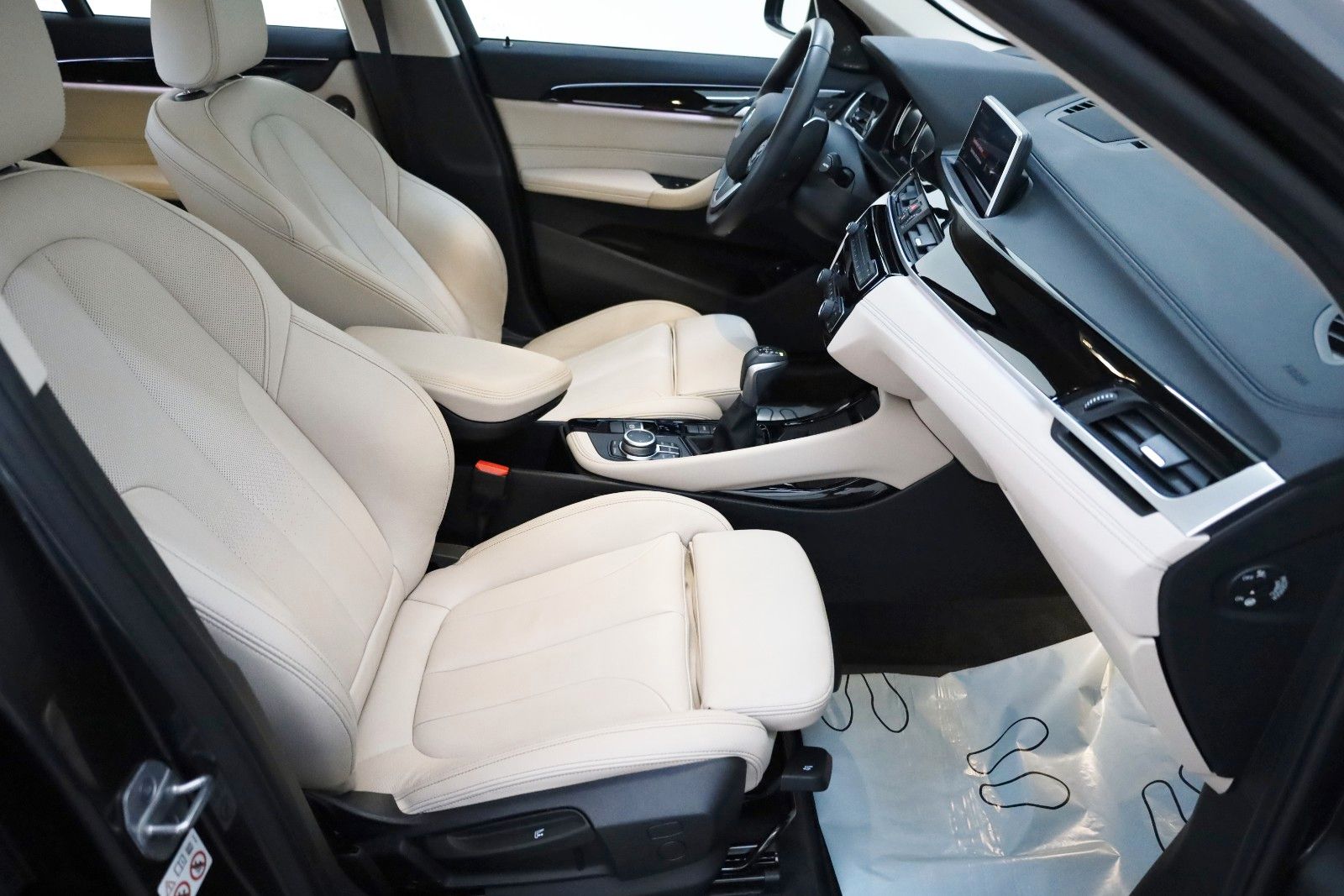Fahrzeugabbildung BMW X1 xDrive 25 e Sport Line,Leder,Navi,LED,SH, +WR