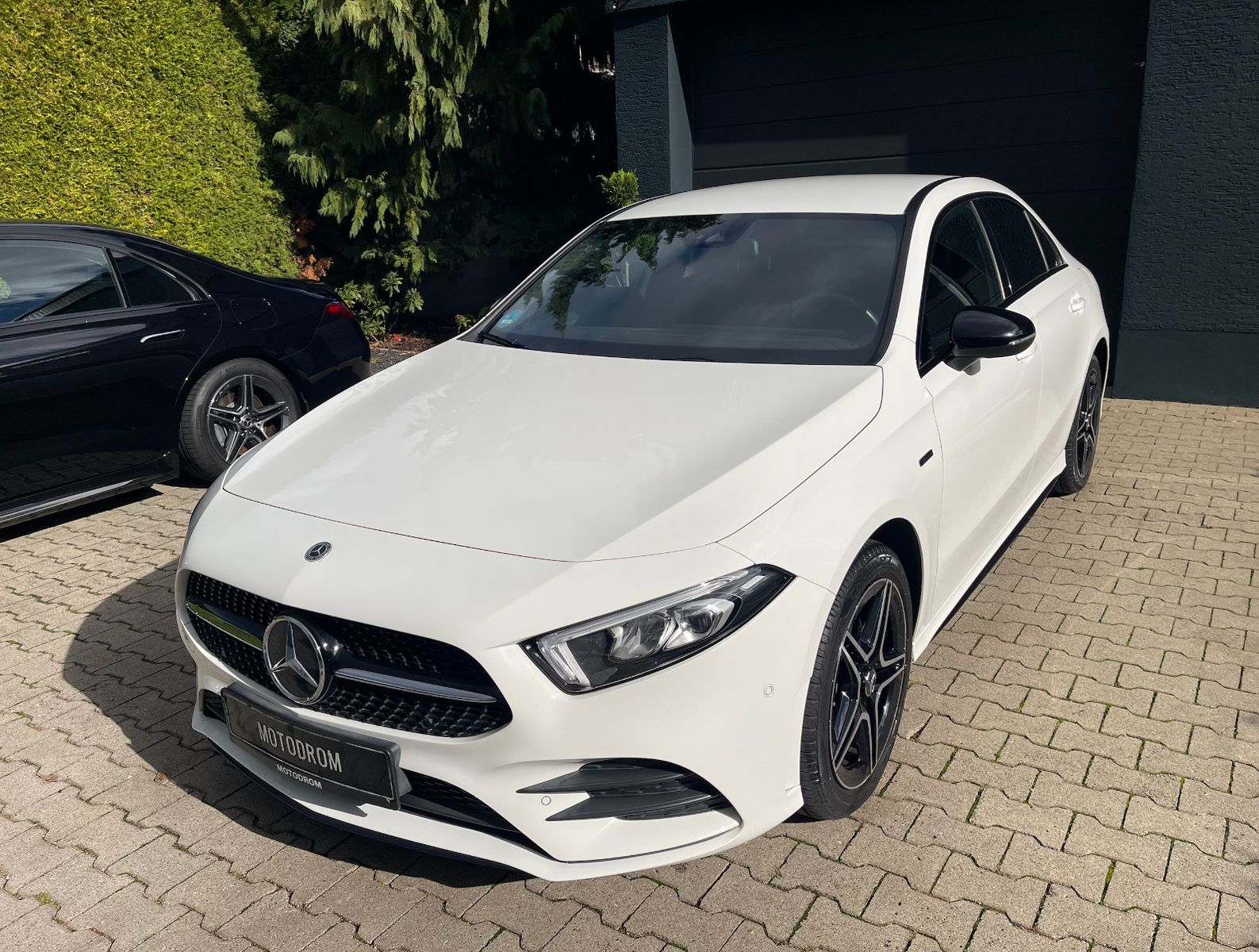 Mercedes-Benz A 250 e Limousine AMBIENT NIGHT KAMERA AMG-LINE imagem 2