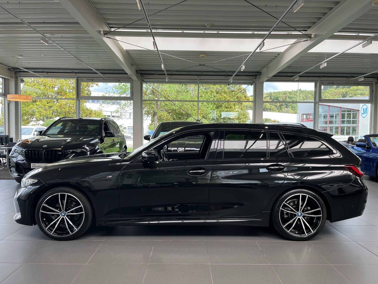 BMW 320i Touring M Sportpaket 19 Pano RFK Amb.Licht foto 4