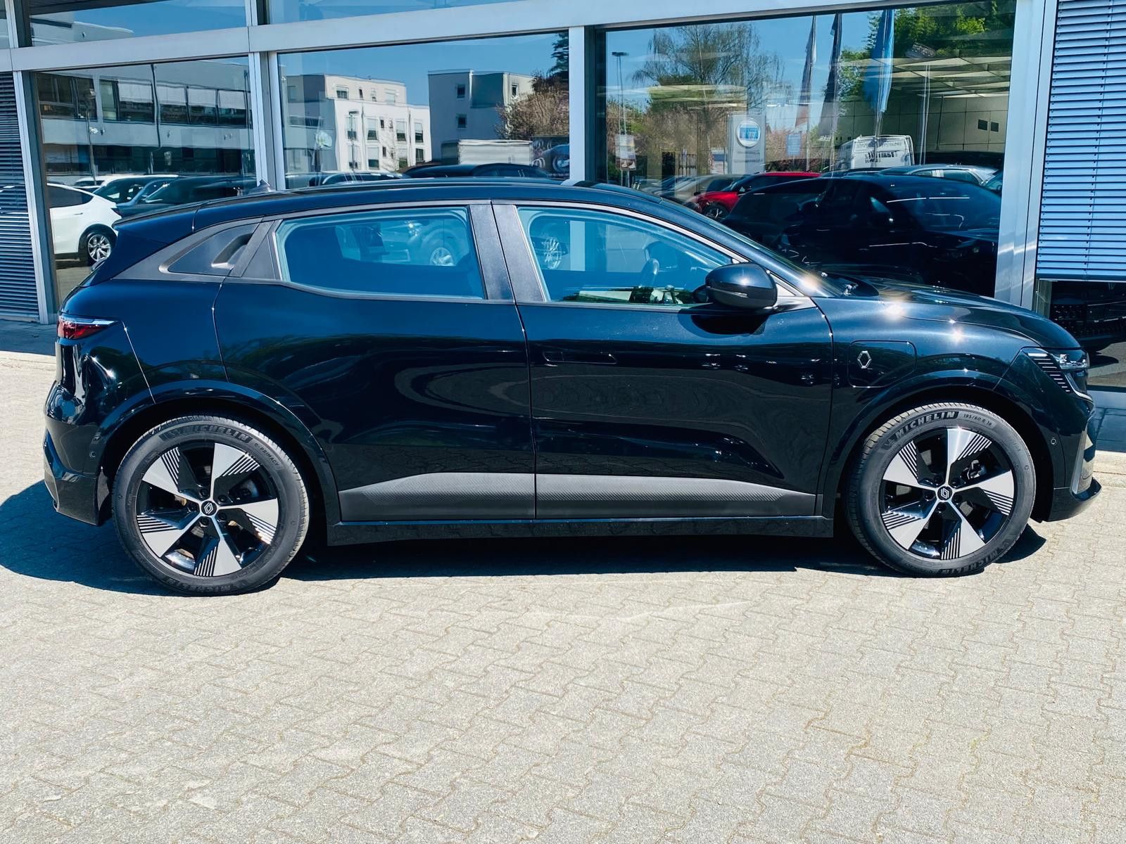 Fahrzeugabbildung Renault Megane E-TECH Equilibre Elec NAVI+LED+SHZ+KAM+WP