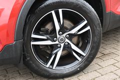 Fahrzeugabbildung Volvo XC40 T4 Autom. R-Design*FSHZG*RFK*BLIS*ACC*AHK