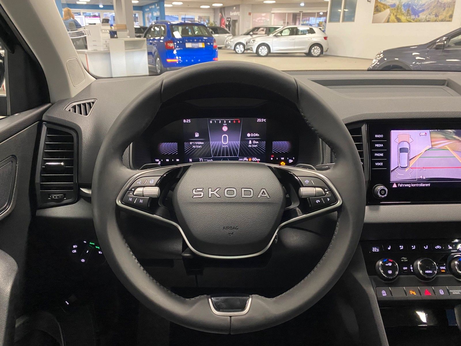 Fahrzeugabbildung SKODA Karoq 1.5 TSI DSG Selection+AHK+KAMERA+16"ALU+BC