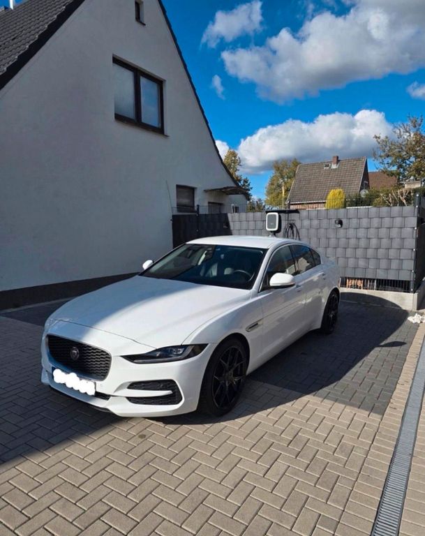 Image of Jaguar XE