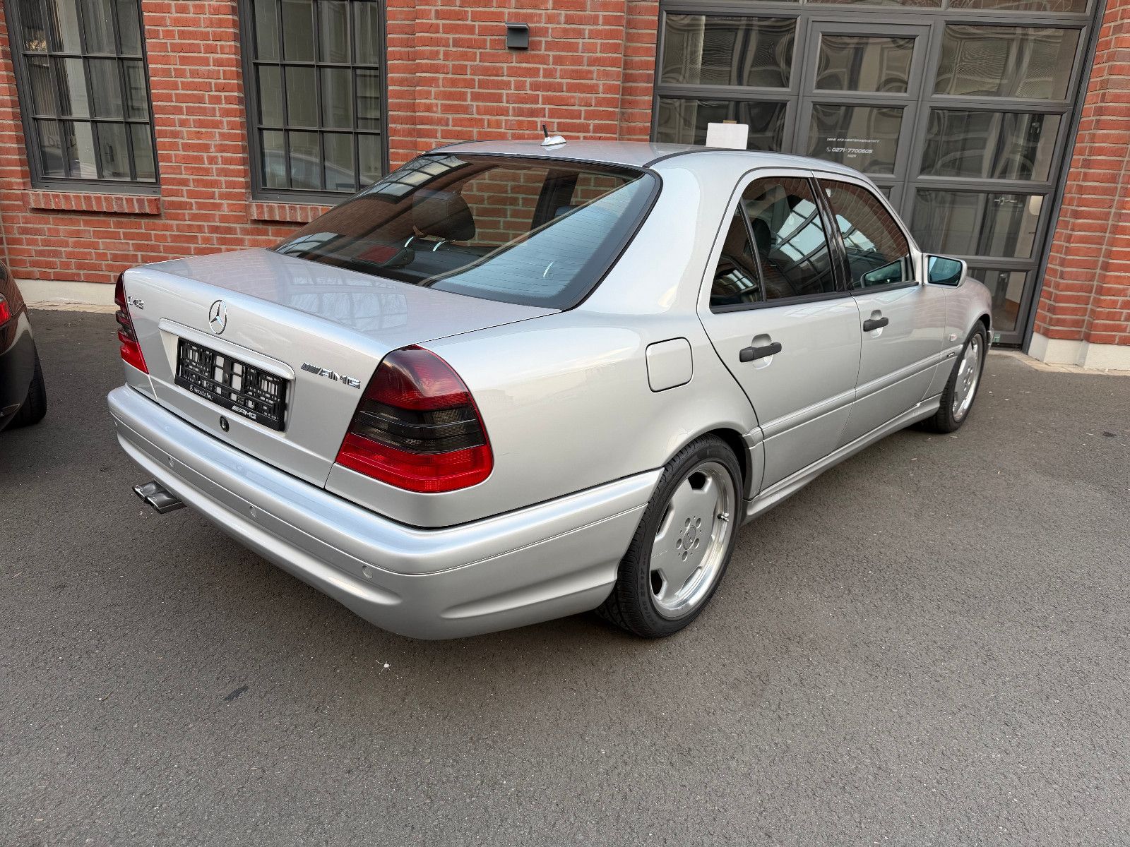 Fahrzeugabbildung Mercedes-Benz C 43 AMG mit Designo, orig. Navi ASP30