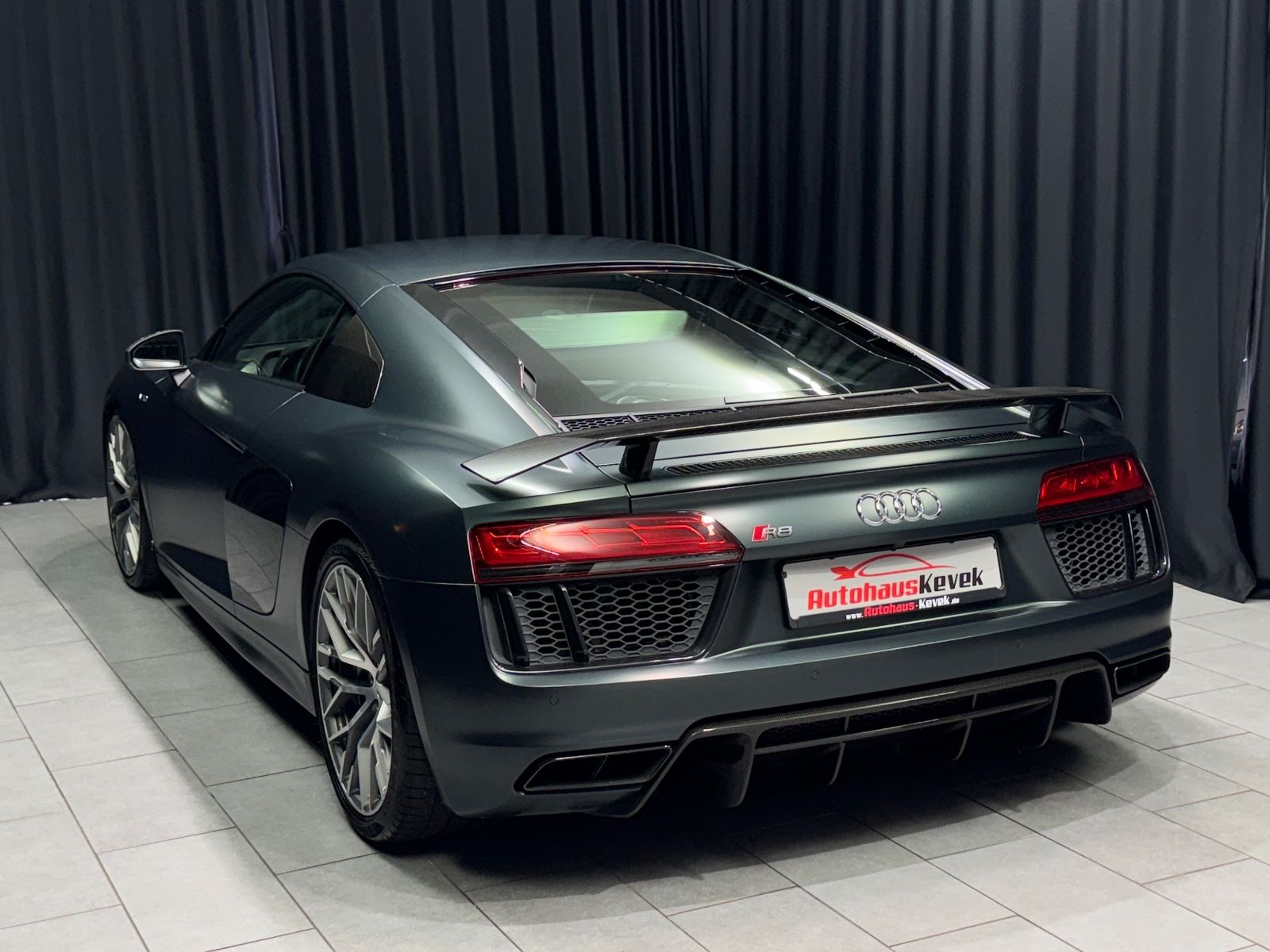 Fahrzeugabbildung Audi R8 Coupe 5.2 FSI V10 plus|CARBON|VOLL