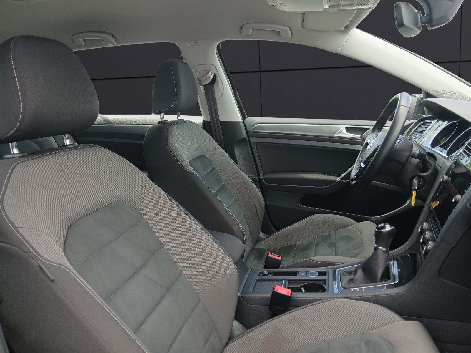Fahrzeugabbildung Volkswagen Golf VII Variant TSI Comfortline LED Navi GRA PD