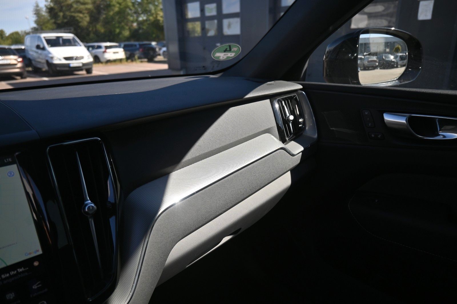 Fahrzeugabbildung Volvo XC60 T8 Plus Dark AWD*360°*FSHZG*AHK*PANO*