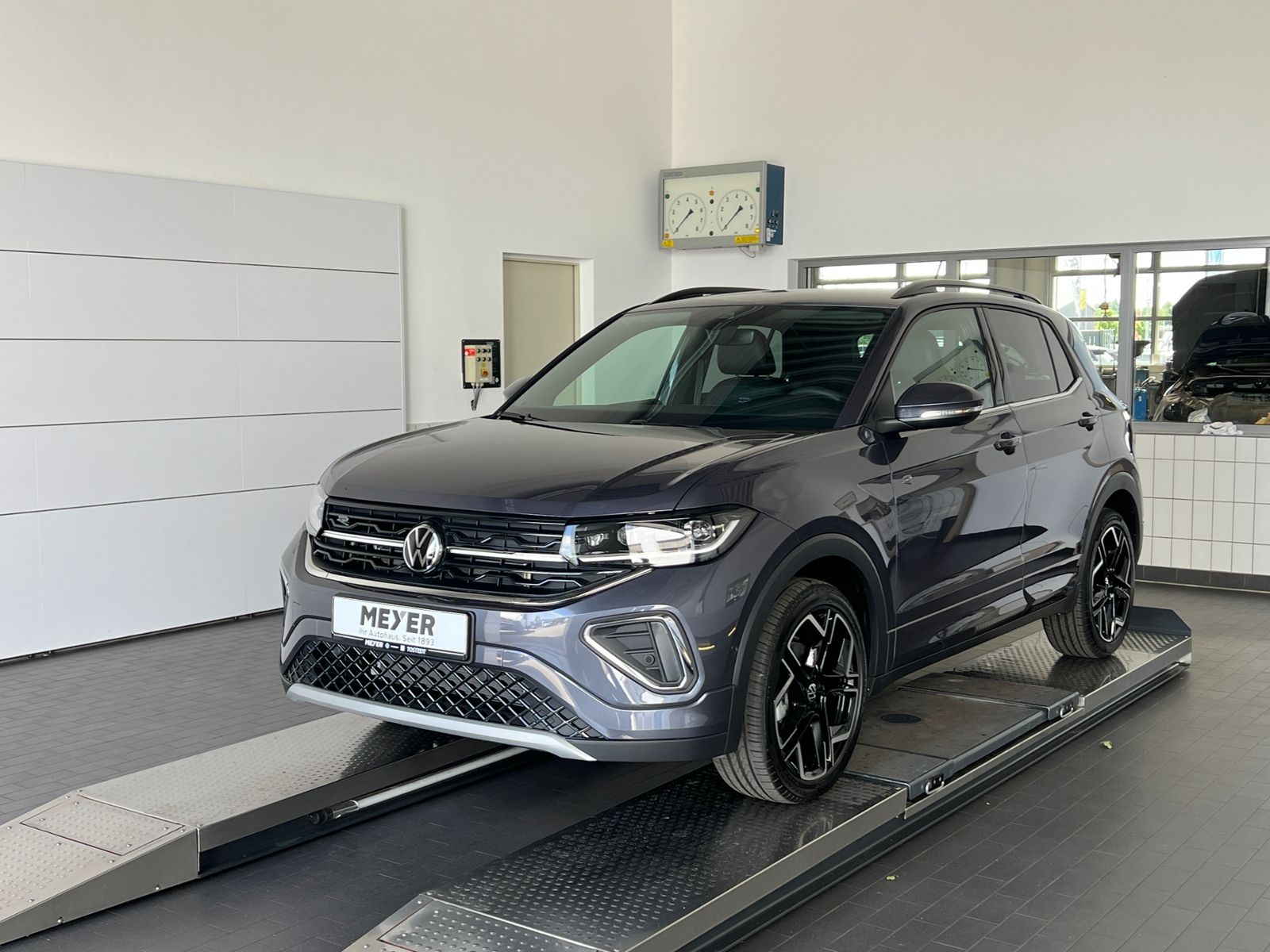 Fahrzeugabbildung Volkswagen T-Cross R-Line 1.5 TSI DSG *AHK,IQ.LIGHT,ACC,App