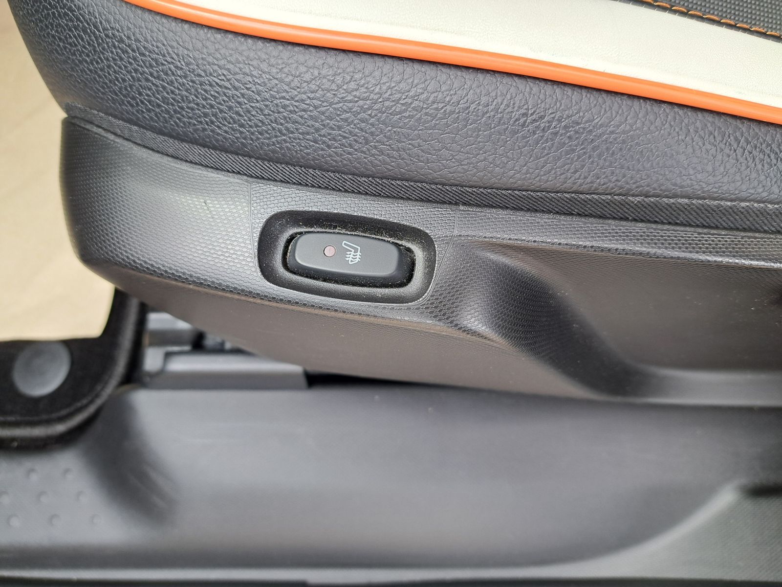 Fahrzeugabbildung Renault Twingo GT TCe 110 PS TEIL-LEDER SITZHEIZUNG ALU
