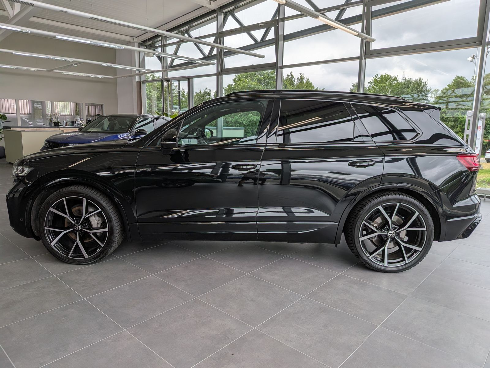 Fahrzeugabbildung Volkswagen Touareg 3.0TDI 4M R-Line VOLL Black 22" UPE 114T