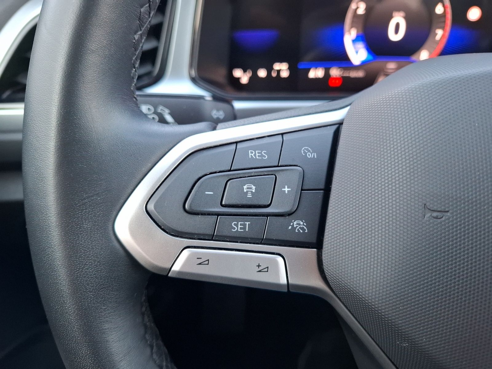 Fahrzeugabbildung Volkswagen T-Roc TSI Life LEDplus ACC Kamera Sound Navi