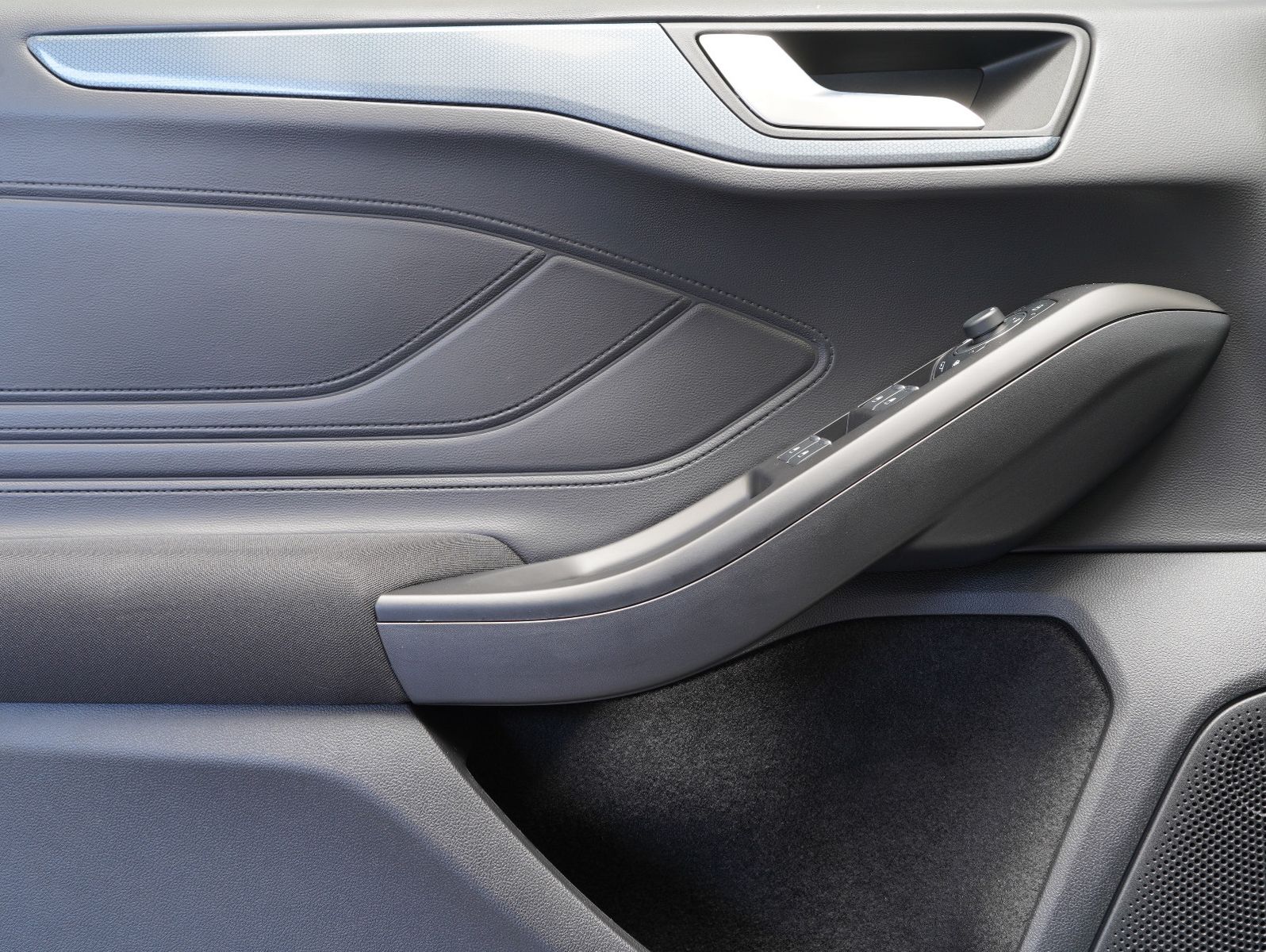 Fahrzeugabbildung Ford Focus Turnier 1.5 EcoBlue Active LED/ACC/AHK