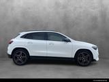 Mercedes-Benz GLA 200 AMG Line/Panorama/LED/SHZ/Parktronic - weiße Mercedes-Benz GLA-Klasse