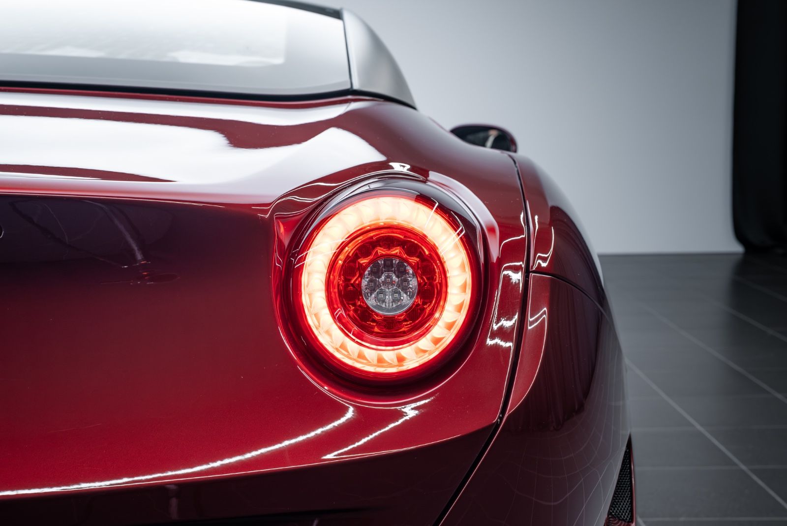 Fahrzeugabbildung Ferrari California T ATELIER/SPECIAL COLOUR/WENIG KM