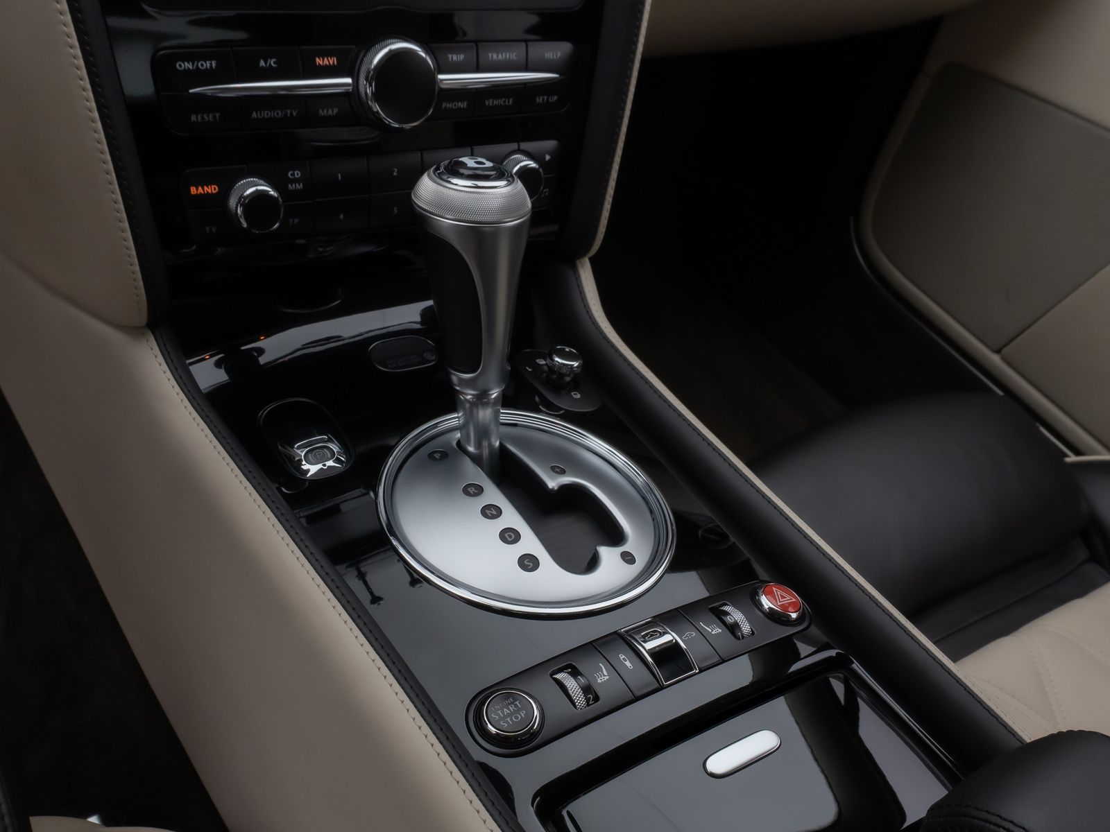 Fahrzeugabbildung Bentley Continental GTC MANSORY Speed Massage VOLL