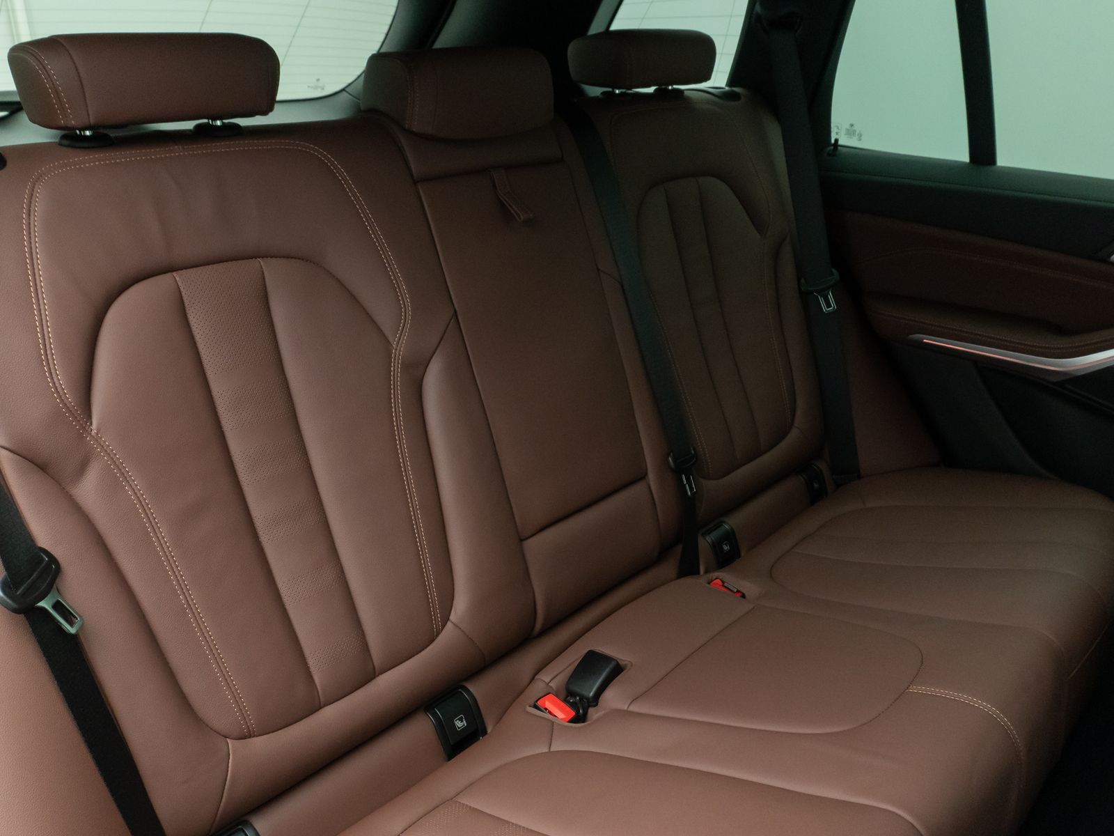 Fahrzeugabbildung BMW X5 xD30d M Sport Kamera HUD DAB HiFi AHK Alarm