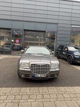 Chrysler 300C 3.0 CRD Autom. - - Chrysler 300C in Essen