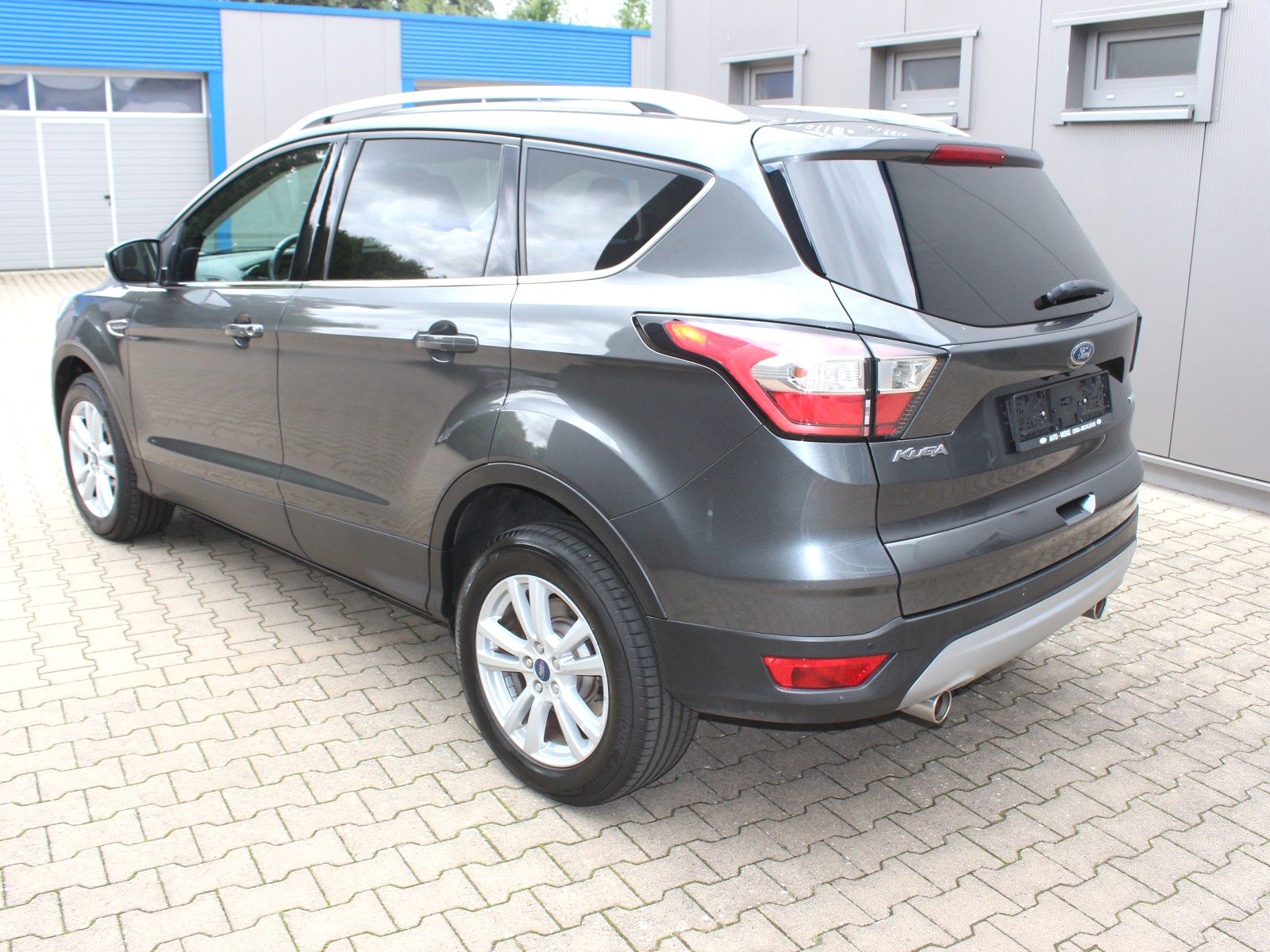 Fahrzeugabbildung Ford Kuga Cool & Connect 1,5 EcoBoost 4x2