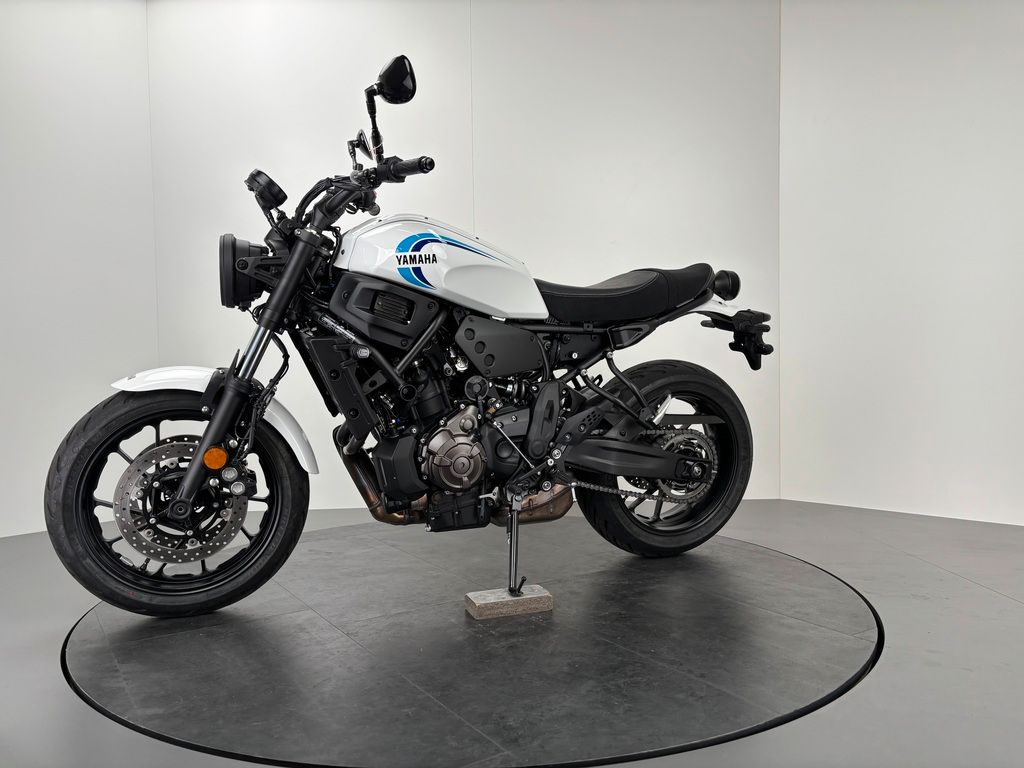 Fahrzeugabbildung Yamaha XSR 700 *SERVICE NEU *1. HAND *SCHECKHEFT