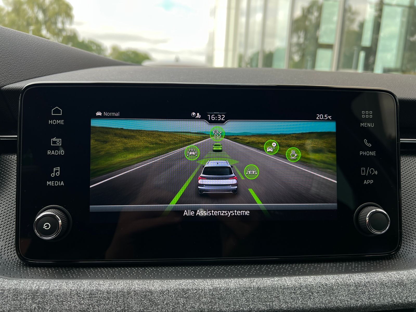 Fahrzeugabbildung SKODA Kamiq Selection 1.0 TSI DSG *ACC, LED, Kamera, S