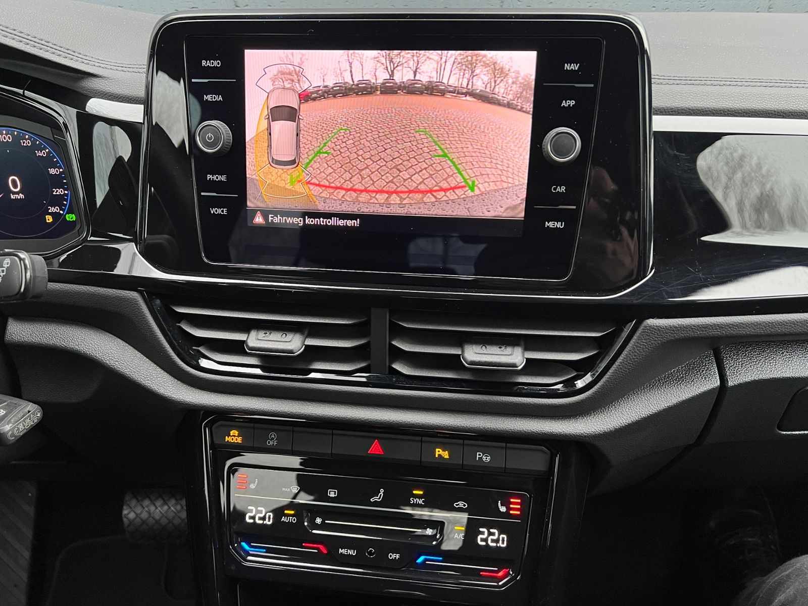 Fahrzeugabbildung Volkswagen T-Roc Style 1.5 TSI DSG *AHK, LED, BlackStyle, 1