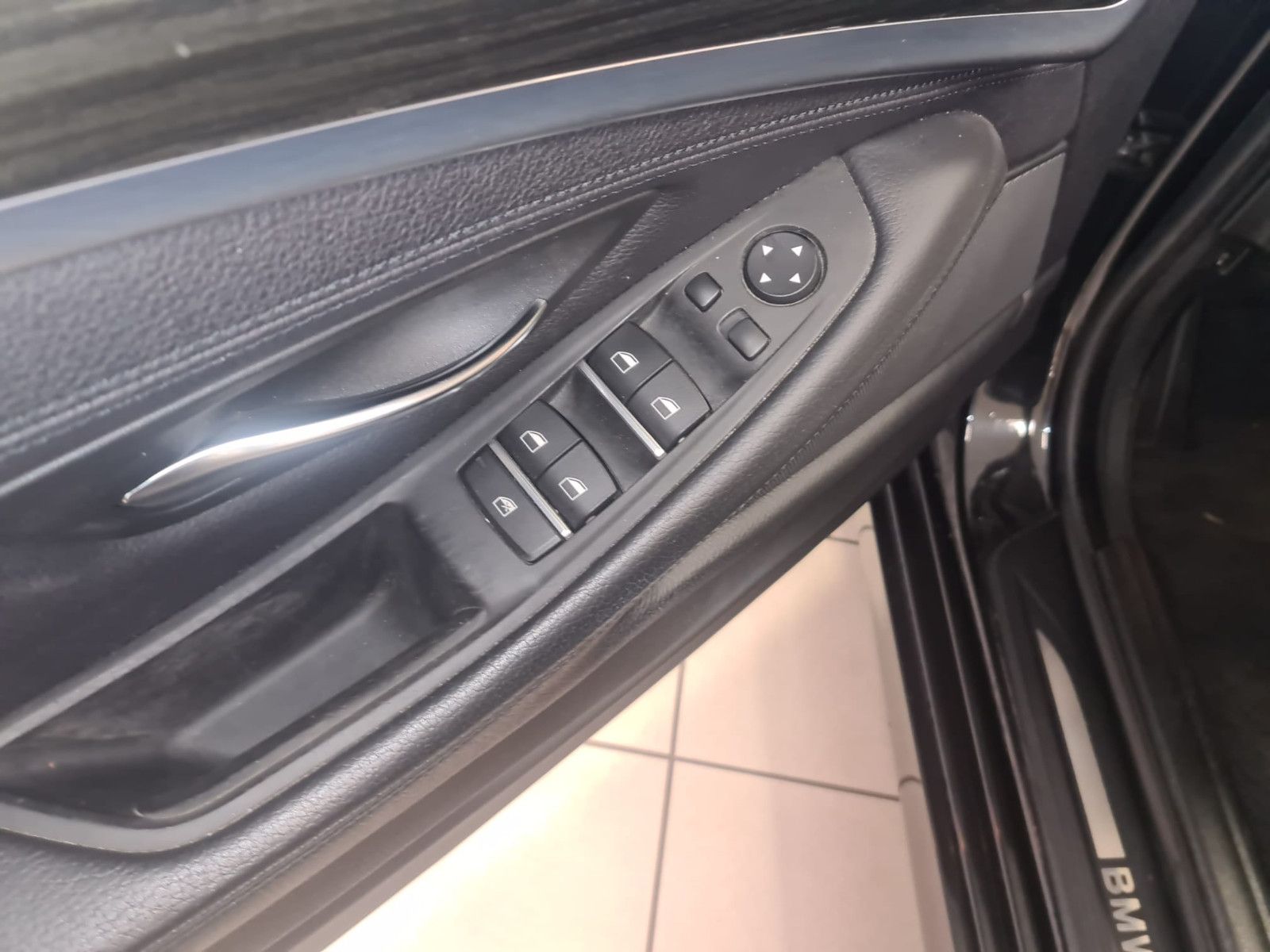 Fahrzeugabbildung BMW 530 Touring xDrive/TOP GEPFLEGT / AHK