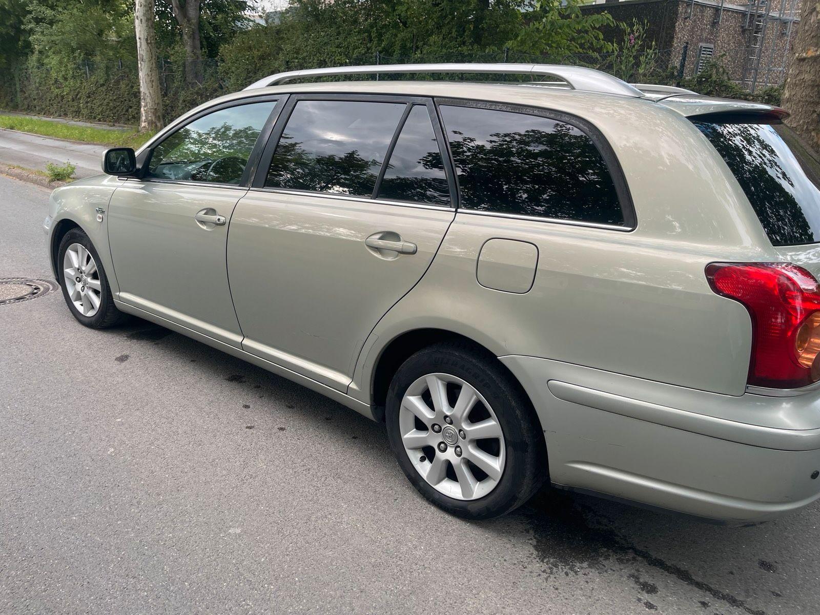 Toyota Avensis 2005 — engine
