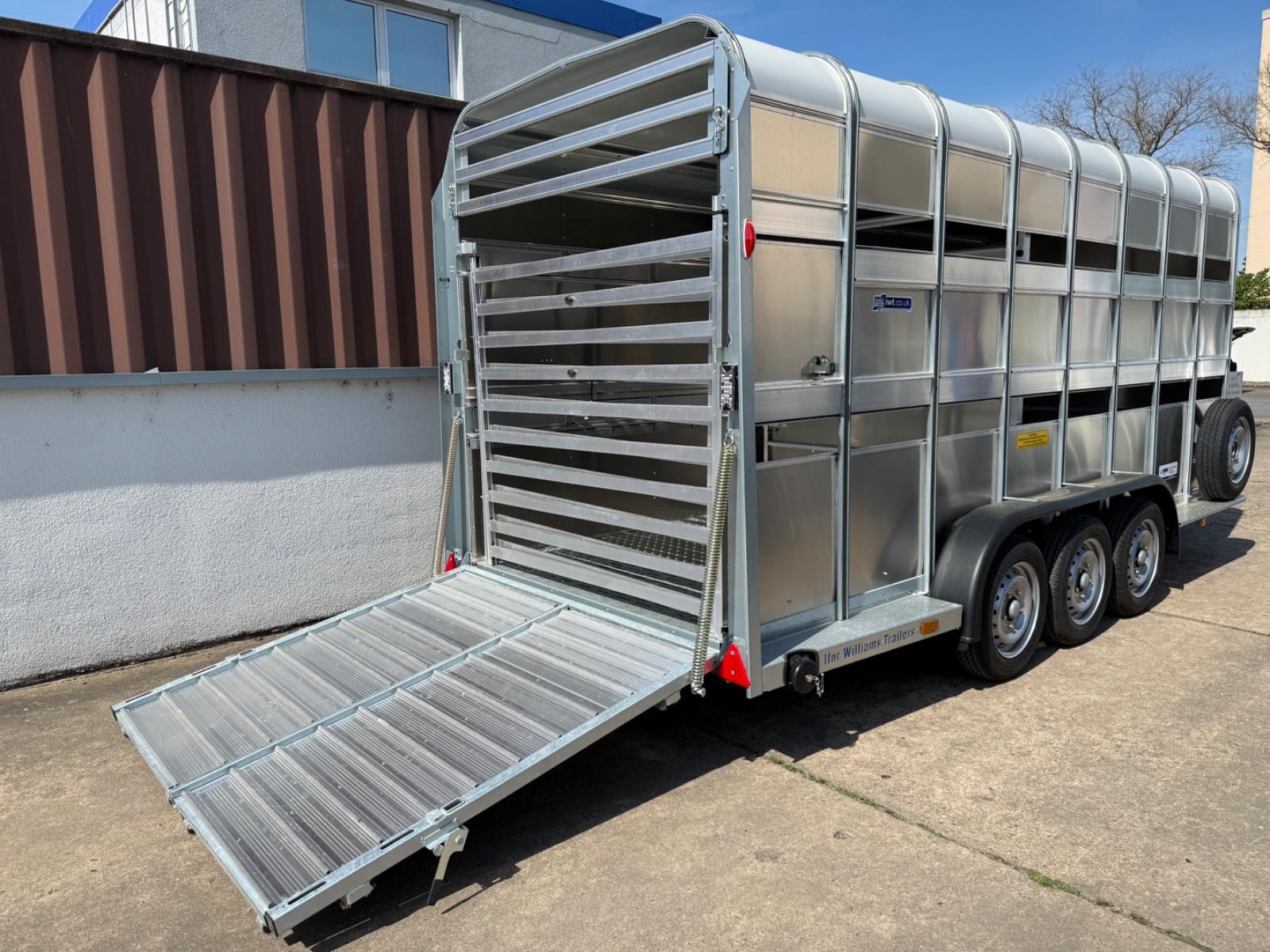 Ifor Williams TA510 16x7Viehanhänger L 493cm x B 175cm x H218