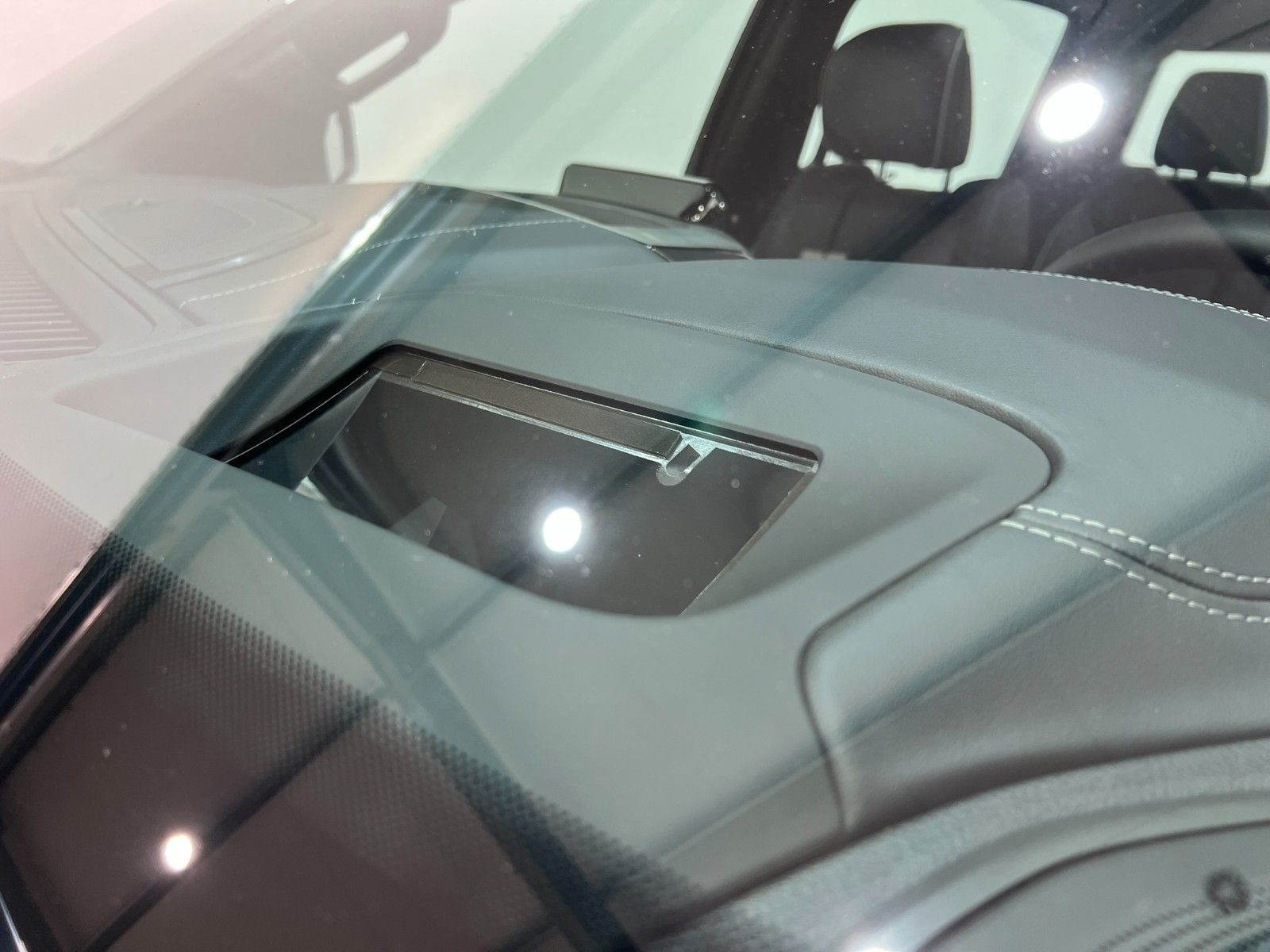 Fahrzeugabbildung Dodge RAM 1500 Limited Night  5,7L V8 HEMI / MFT