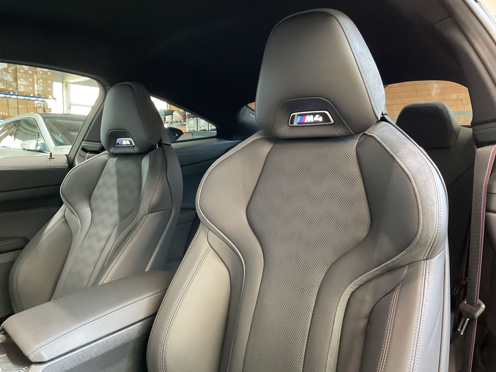 Fahrzeugabbildung BMW M4 Competition Coupé HK HiFi Komfortzg.