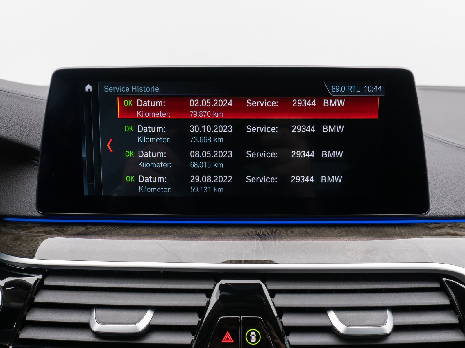 Fahrzeugabbildung BMW 520d Luxury Line Kamera HUD H/K Massage DisplKey