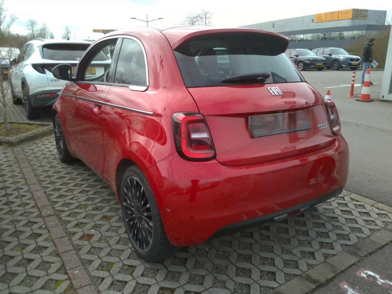 Fiat 500e LA PRIMA 3+1 42kWh/87KW 118 KAM*PANO*17 imagem 3