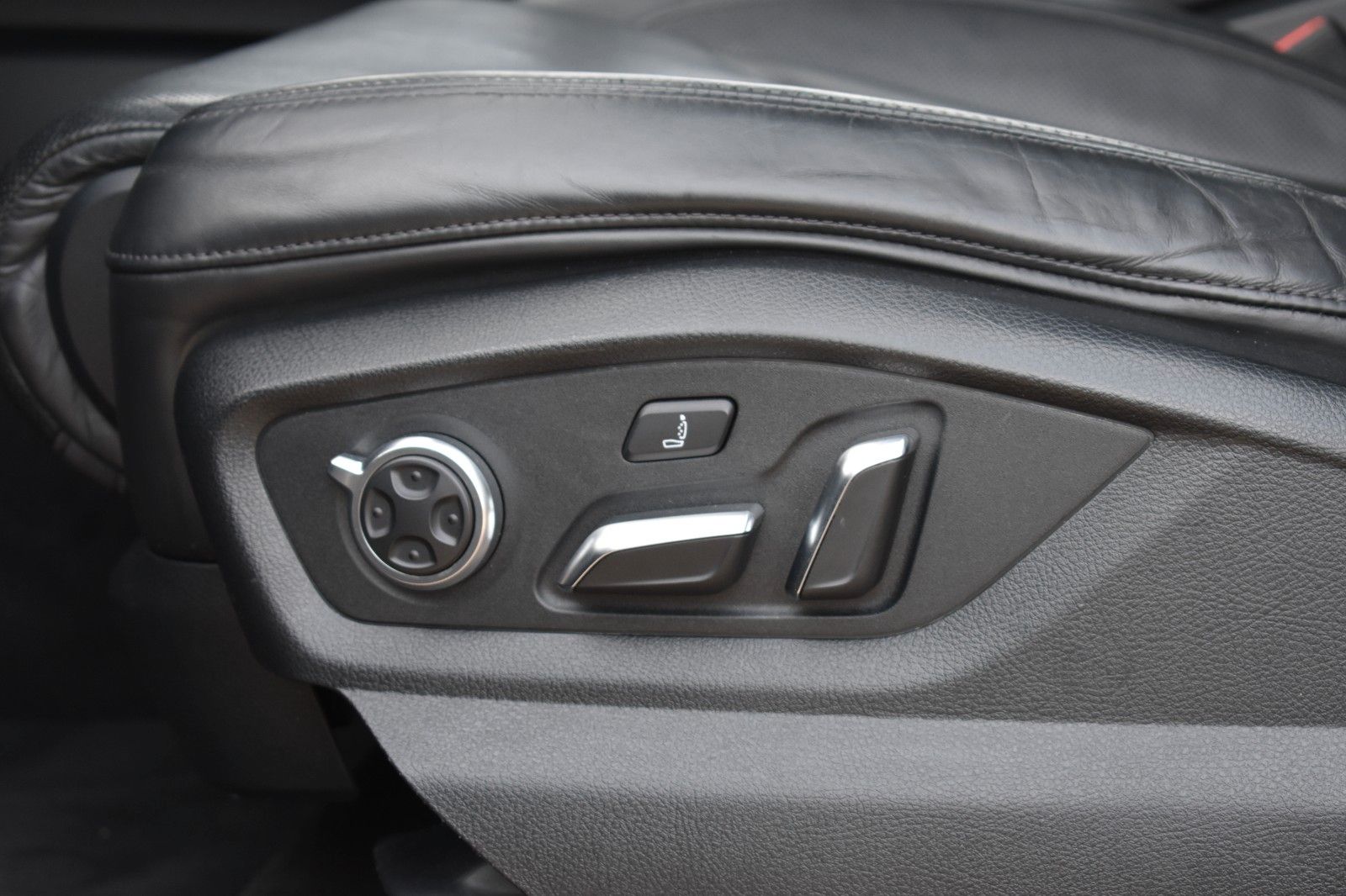 Fahrzeugabbildung Audi Q7 3.0 TDI quattro S Line Sitzbel. AHK Massage