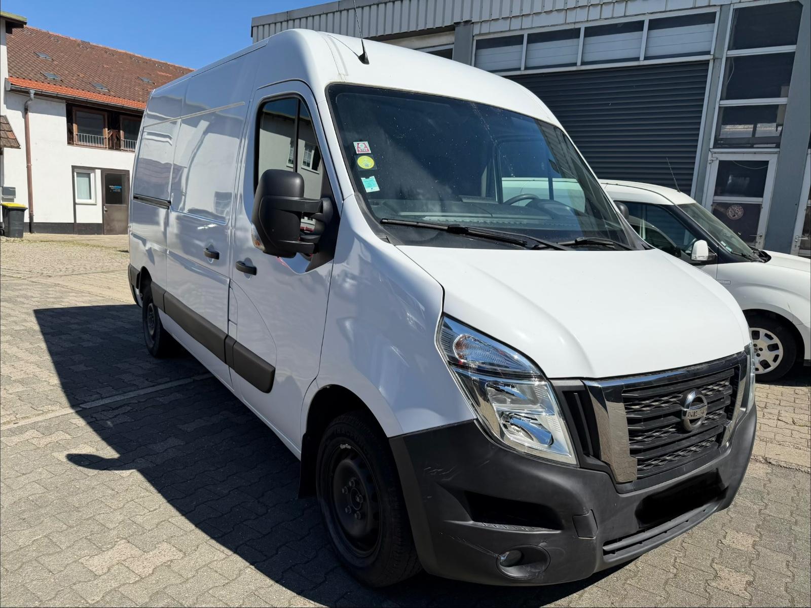 Nissan Interstar Kastenwagen L2H2  3,3t  FWD