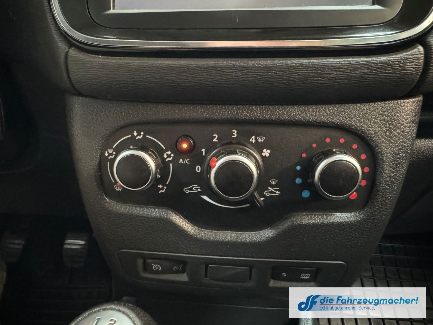 Fahrzeugabbildung Dacia Dokker Stepway Plus Navi Fahrerprofil DAB SHZ Rü