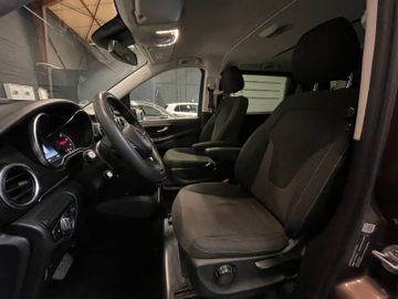 Mercedes V 220 - 9