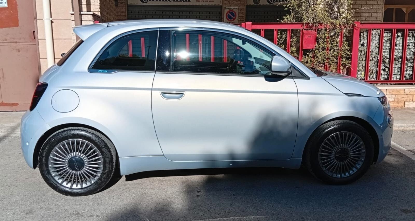 Other Fiat 500e Berlina 42 kWh *PARI AL NUOVO* imagem 3