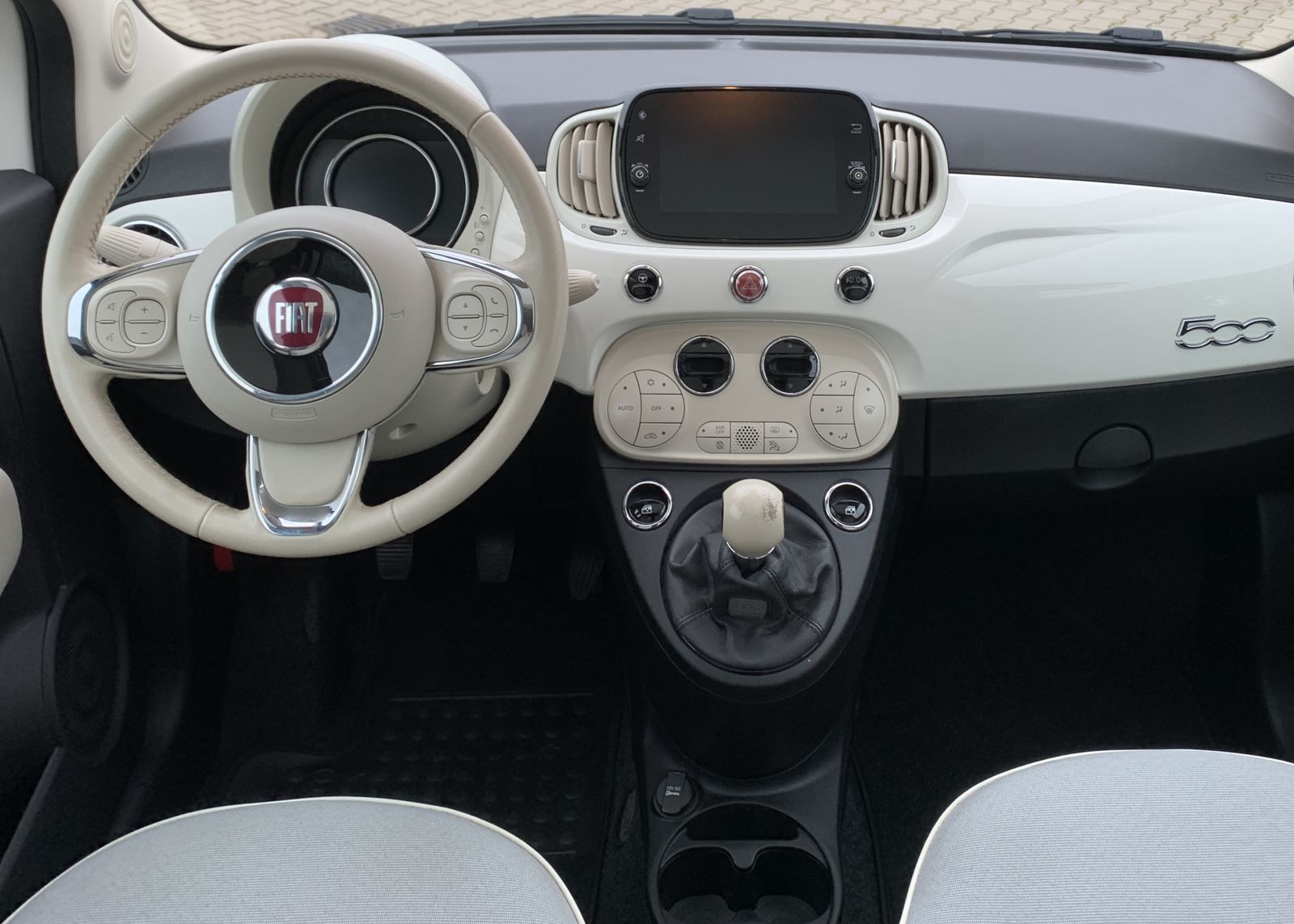 Fahrzeugabbildung Fiat 500 1.2*Collezione*CarPlay*PDC*Glasdach*Temp*