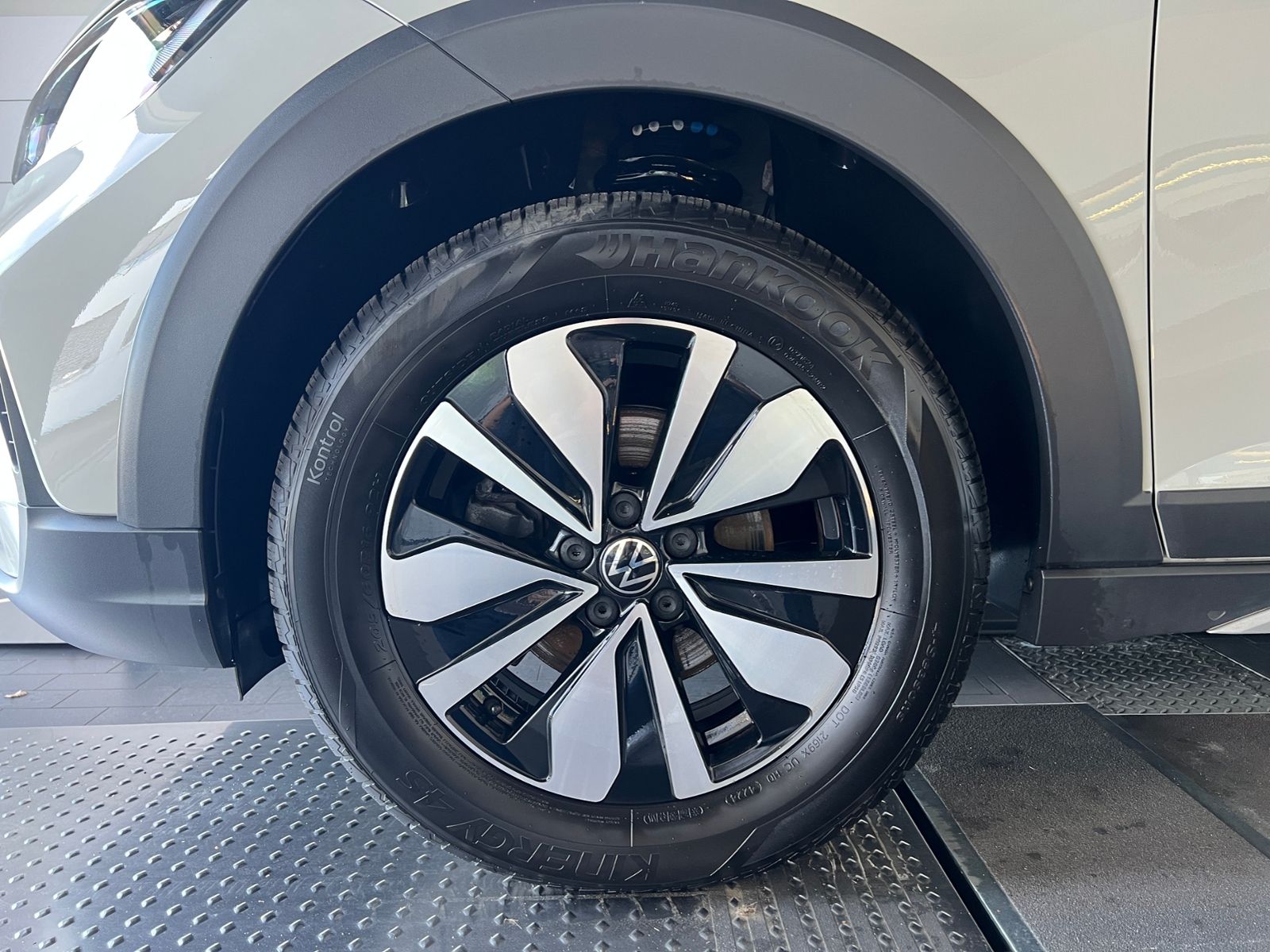 Fahrzeugabbildung Volkswagen Taigo Move 1.0 TSI *LED,R2D,PDC,16''-LM*