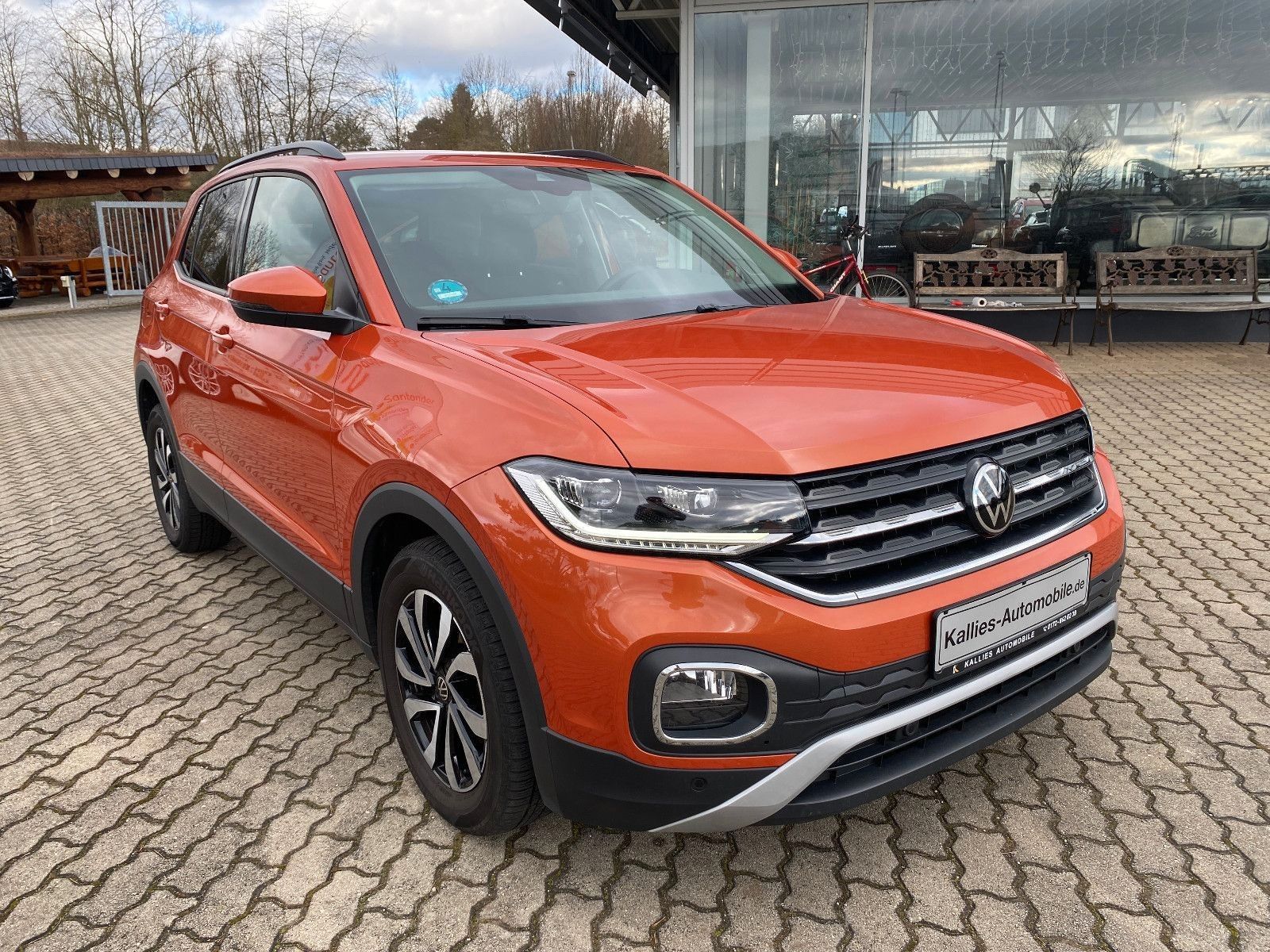 Fahrzeugabbildung Volkswagen T-Cross 1.0 Active KLIMA+2xPDC+NAVI+SHZ+AHK